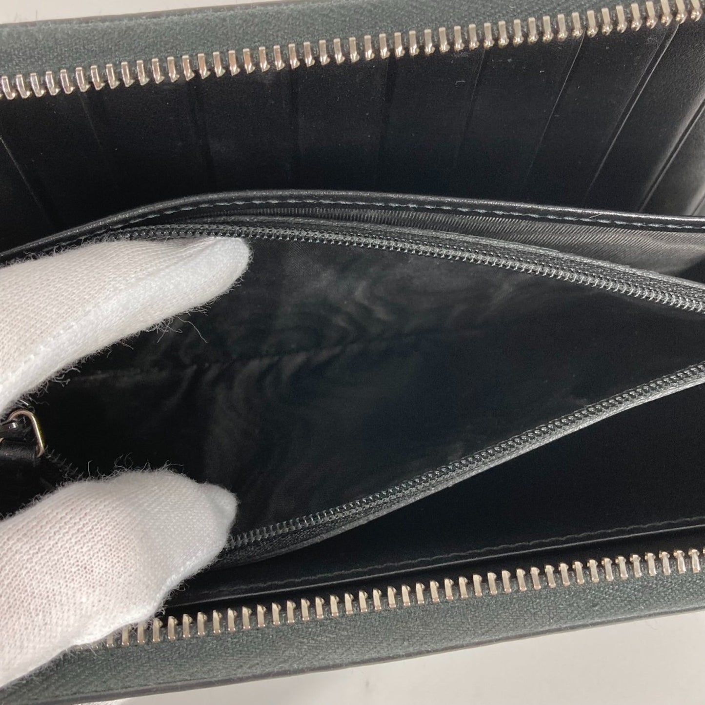 Gucci Black Leather Long Wallet (Bi-Fold) ()