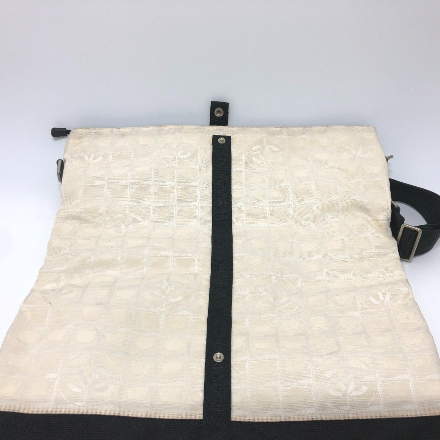 Chanel White Cloth Shoulder Bag ()