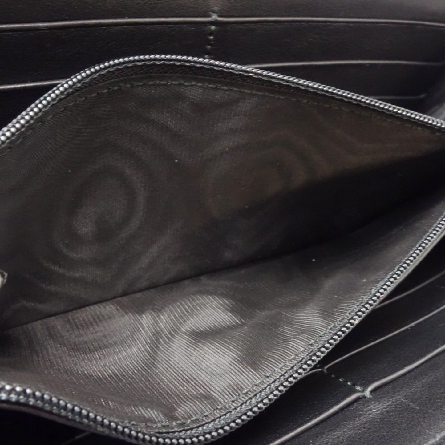 Gucci Black Leather Long Wallet (Bi-Fold) ()