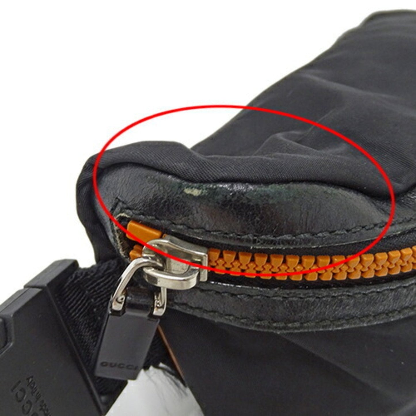 Gucci Black Nylon Sling Bag ()