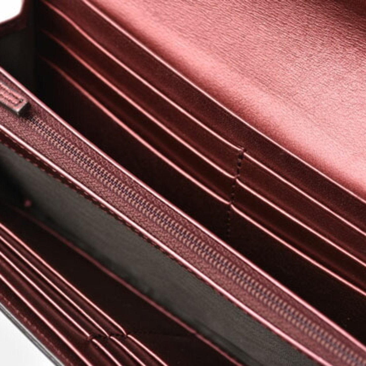 Gucci Burgundy Patent Leather Long Wallet (Bi-Fold) ()