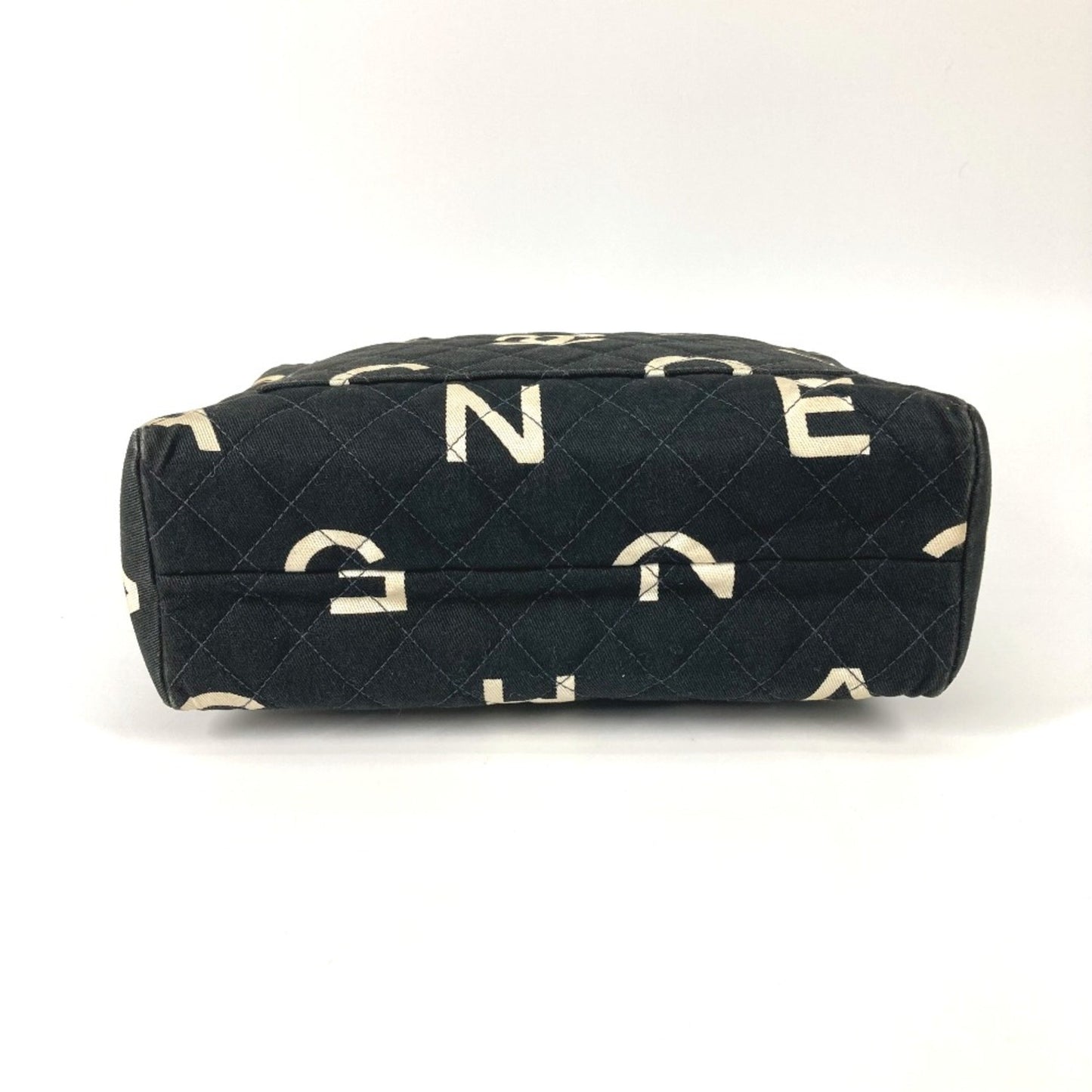Chanel Black Cloth Handbag ()