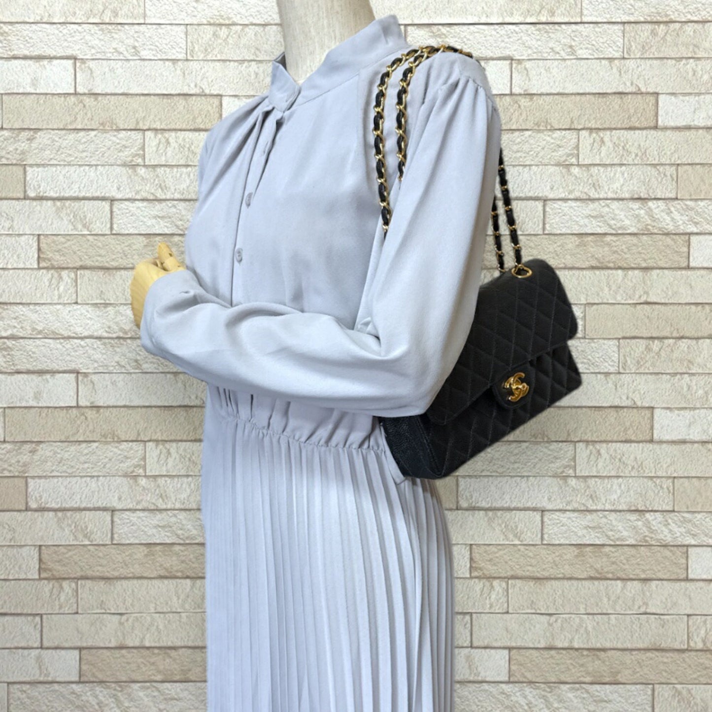 Chanel Black Caviar Leather Shoulder Bag ()