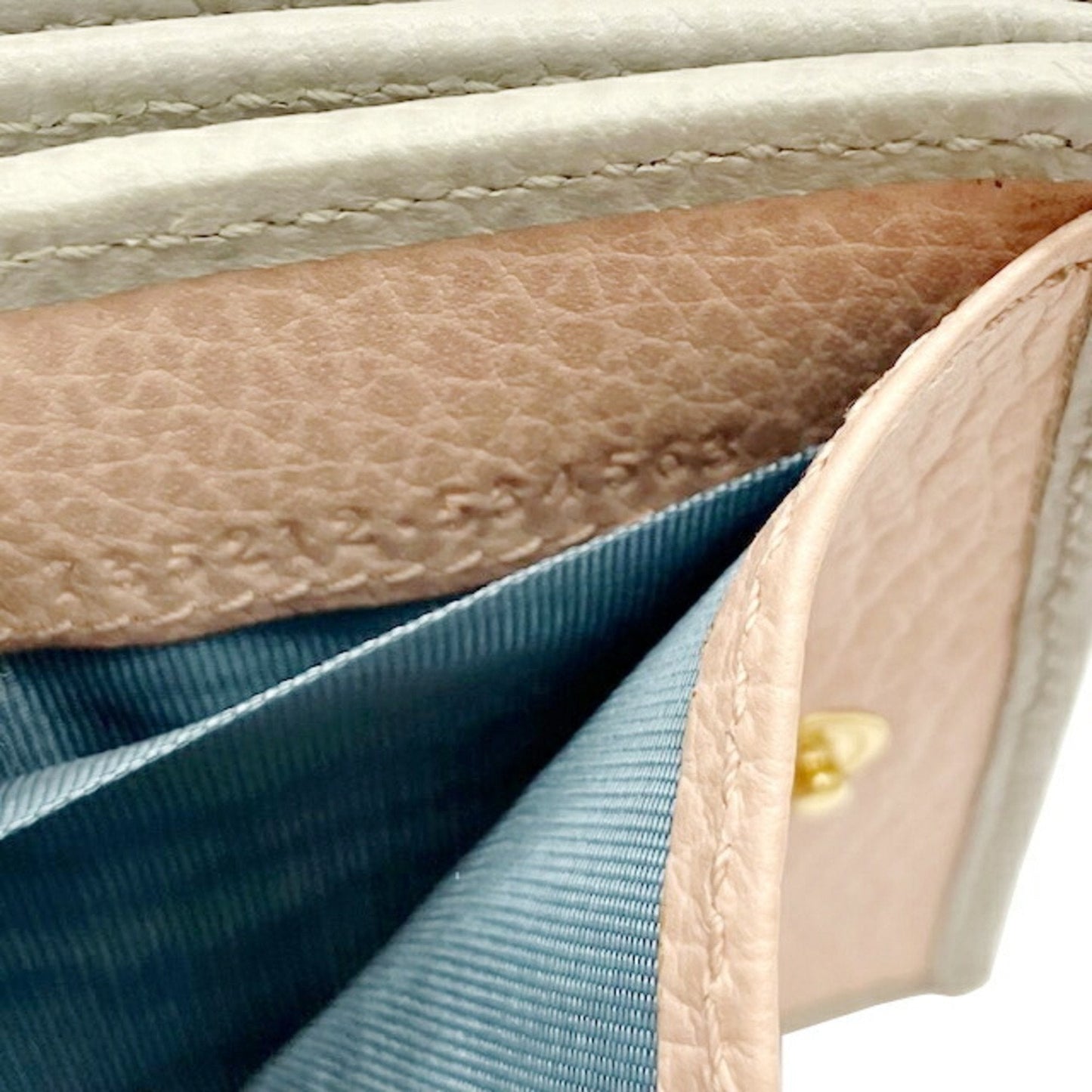 Gucci Gray Leather Wallet (Tri-Fold) ()