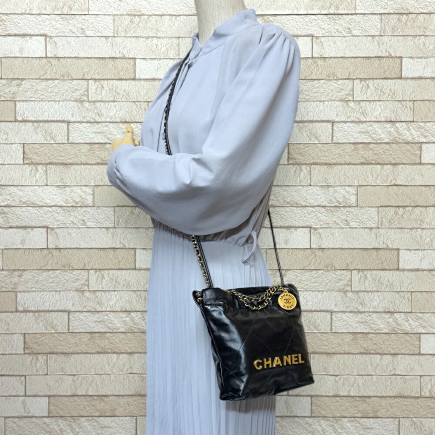 Chanel Black Handbag Shoulder Bag ()