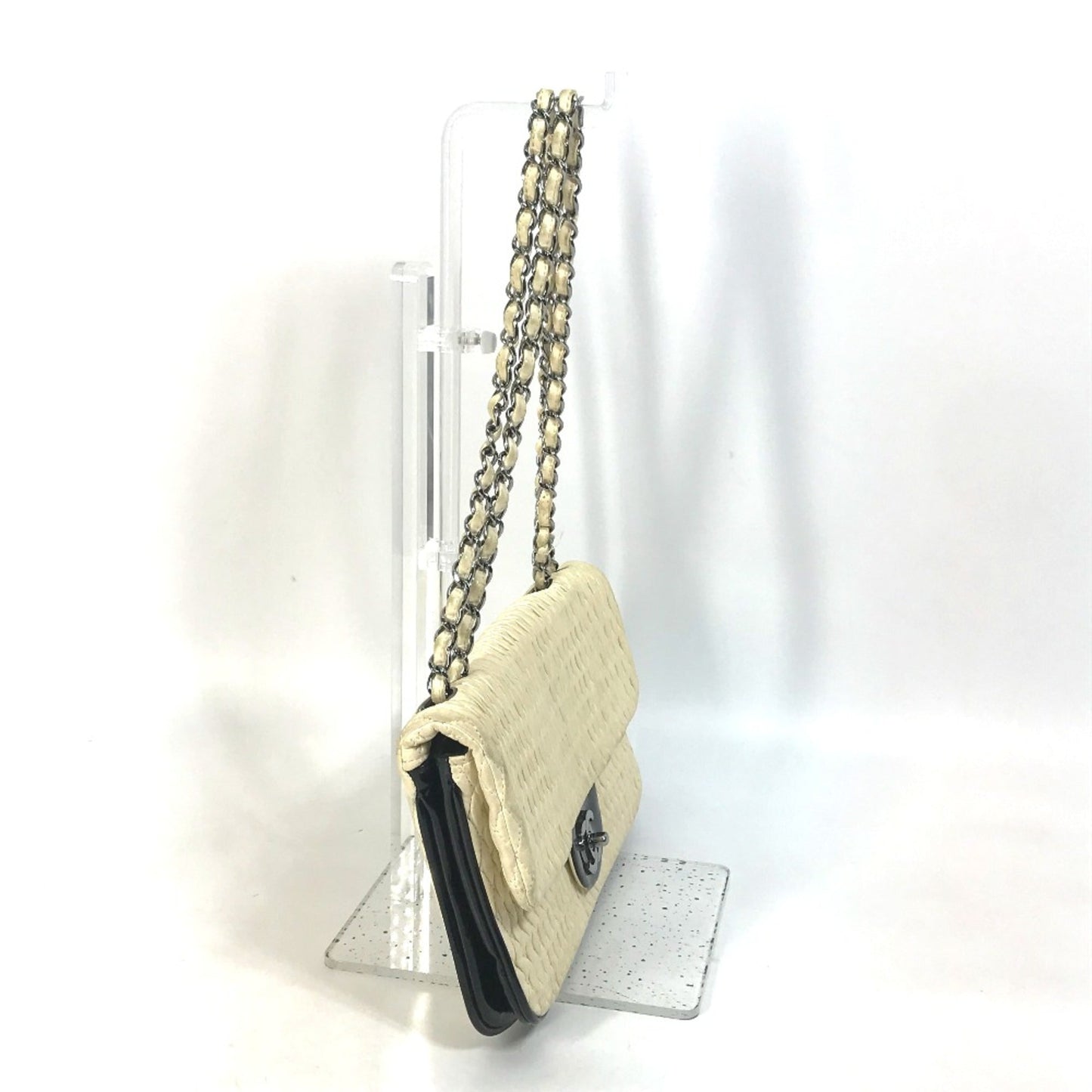 Chanel White Leather Shoulder Bag ()