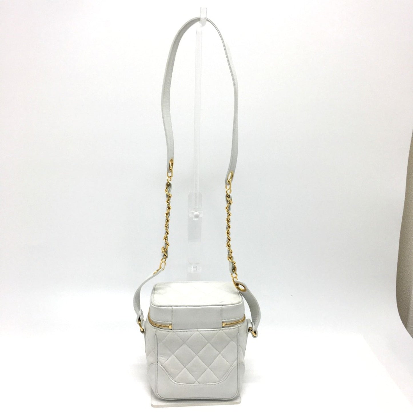 Chanel White Leather Shoulder Bag ()