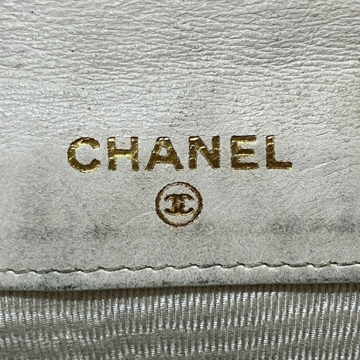 Chanel White Grained Calfskin Wallet (Bi-Fold) ()