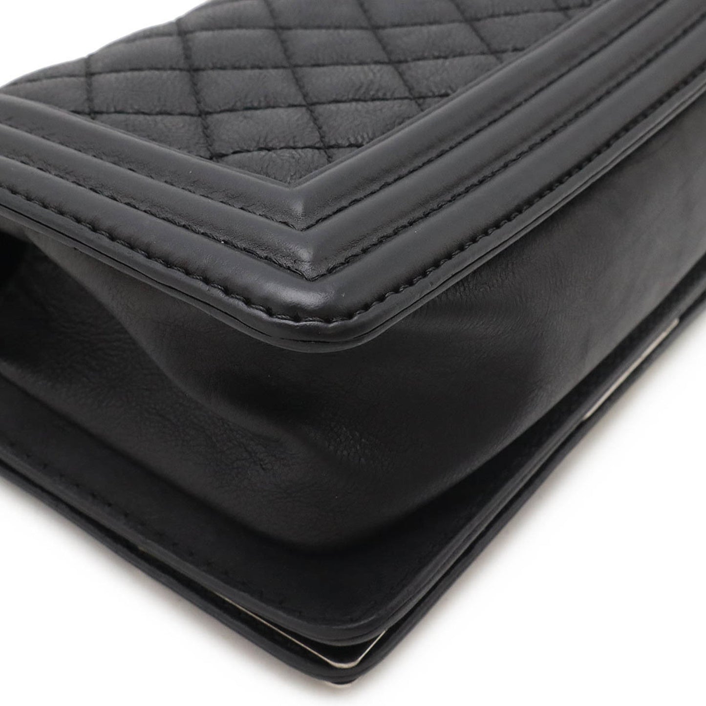 Chanel Black Leather Shoulder Bag ()