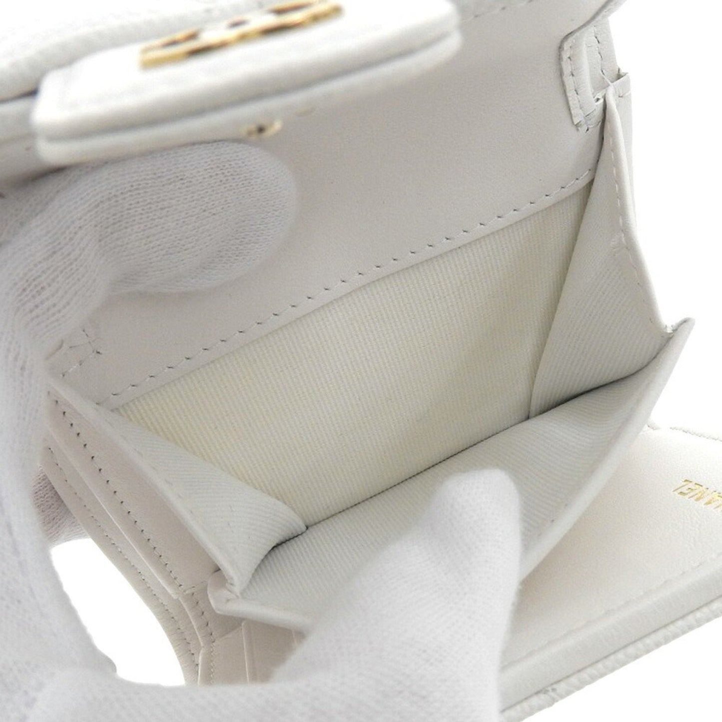 Chanel White Grained Calfskin Wallet (Tri-Fold) ()