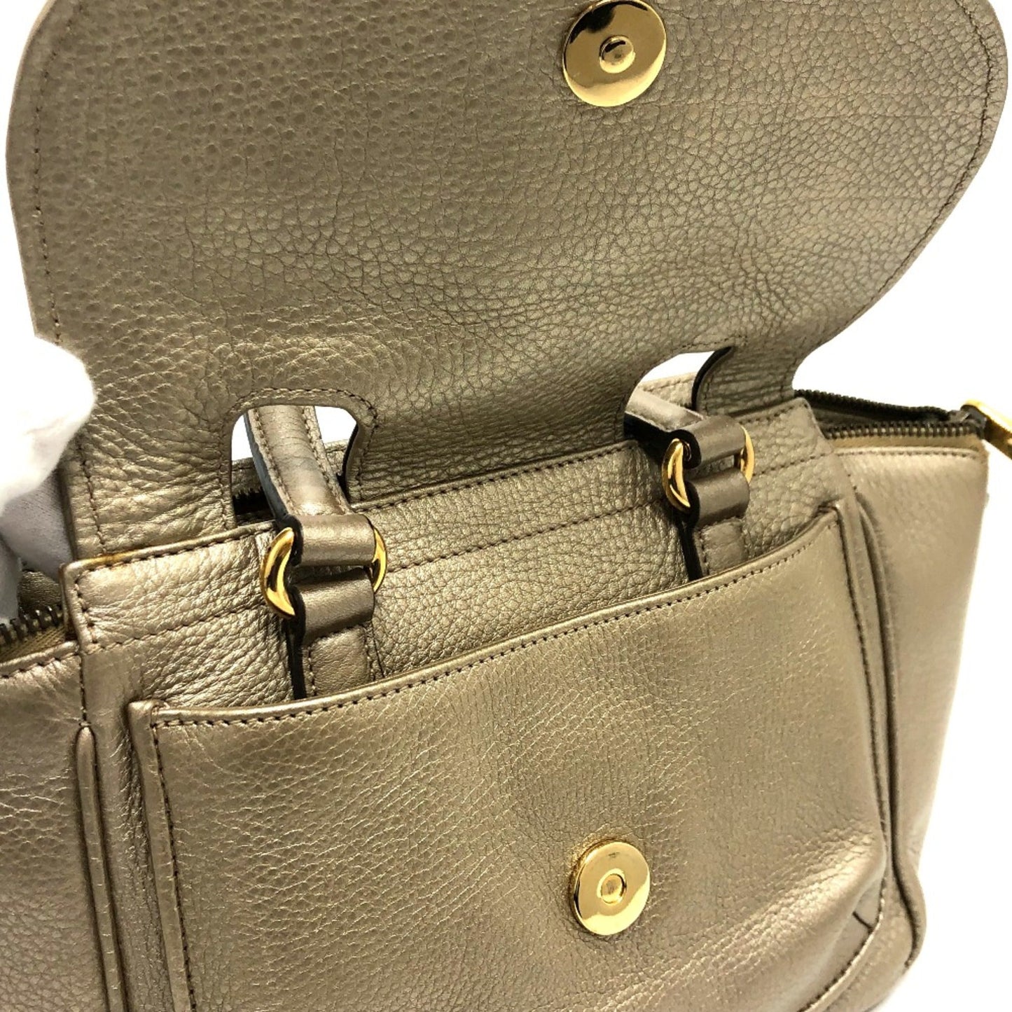 Gucci Gold Leather Handbag ()