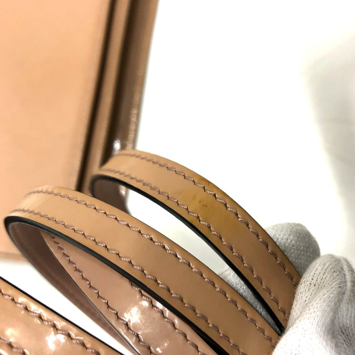 Gucci Beige Patent Leather Shoulder Bag ()