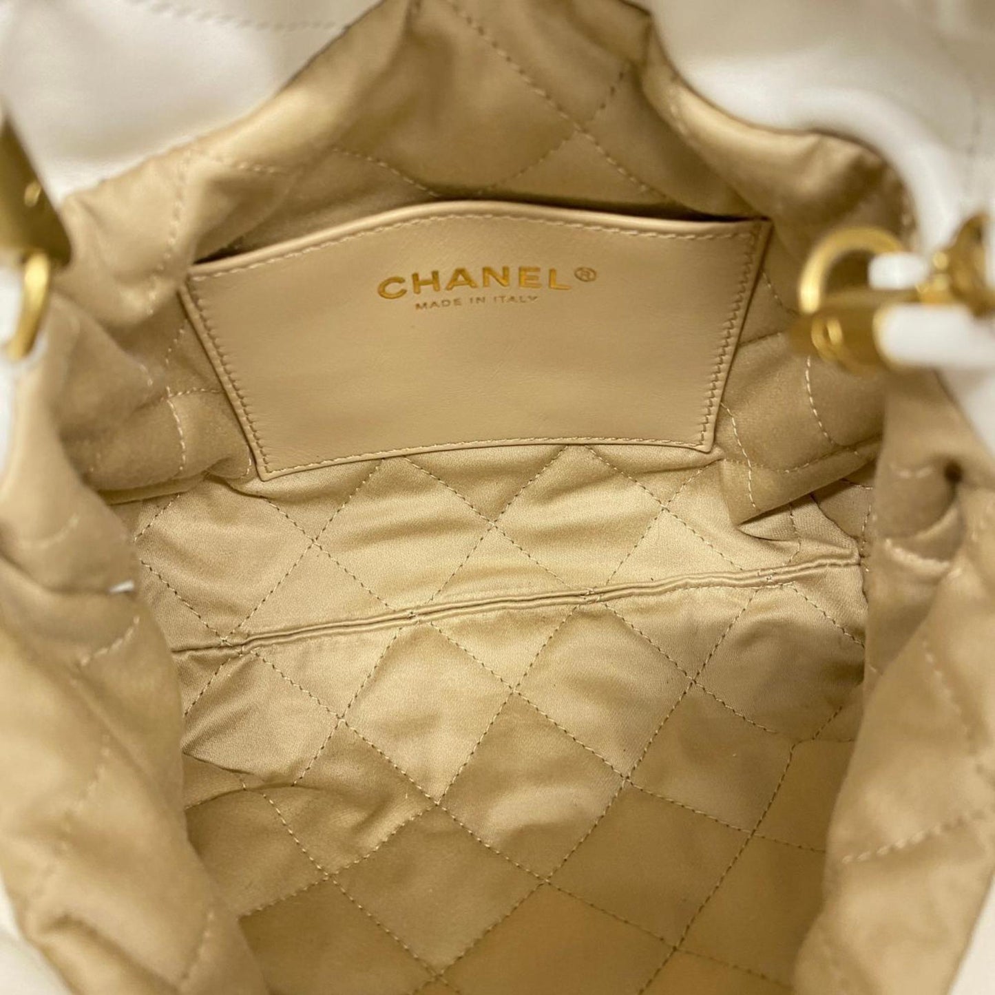 Chanel White Leather Shoulder Bag ()