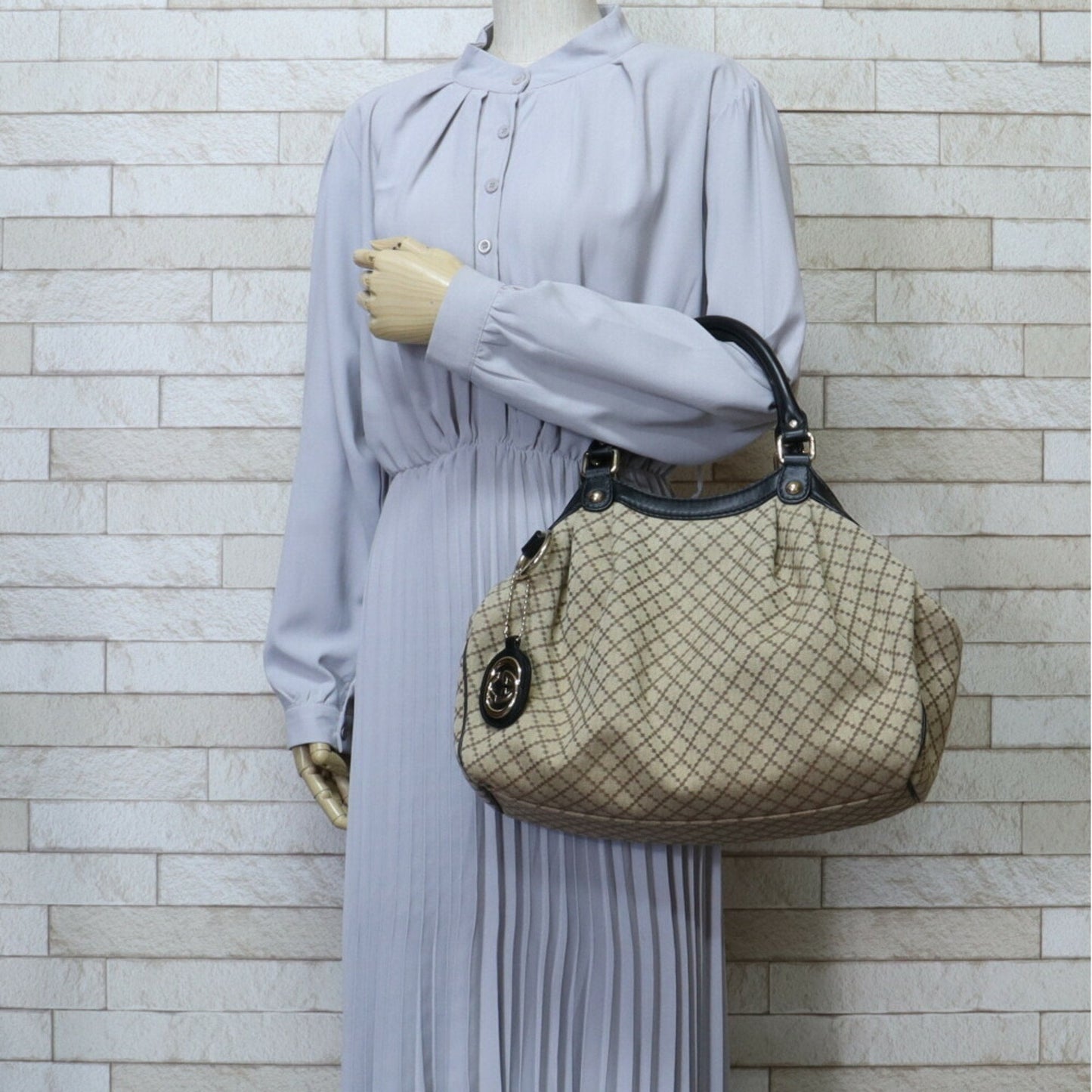 Gucci Beige Black Canvas Leather Handbag ()