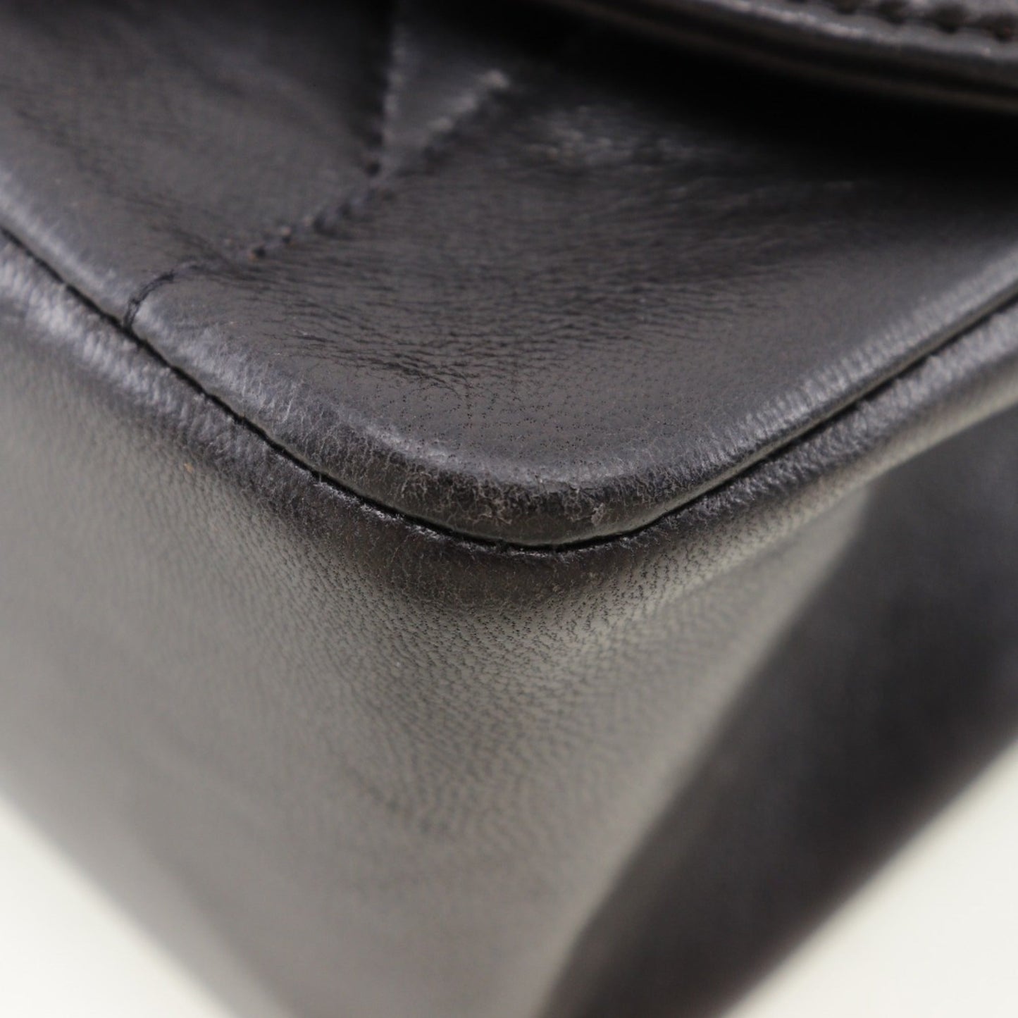 Chanel Black Leather Shoulder Bag ()