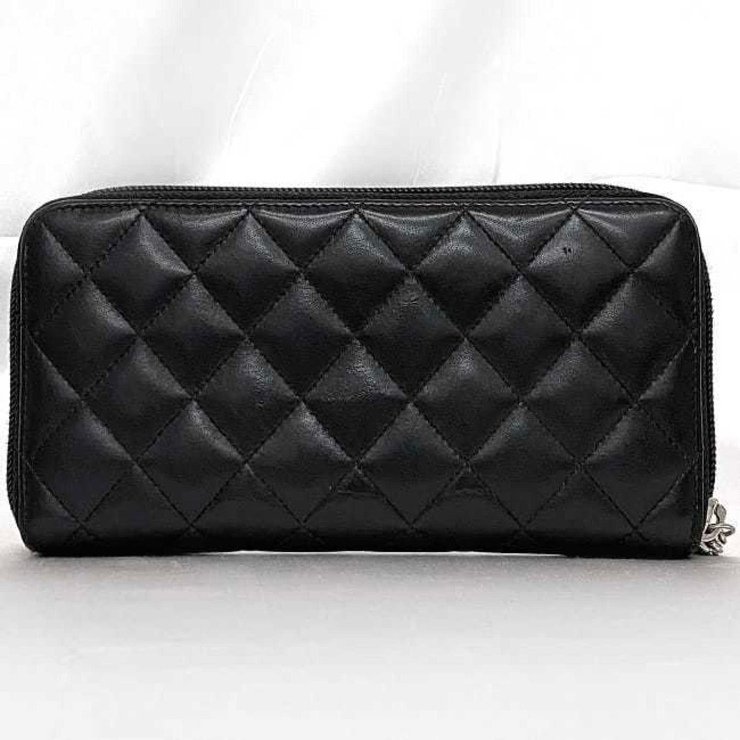 Chanel Black Leather Wallet (Bi-Fold) ()