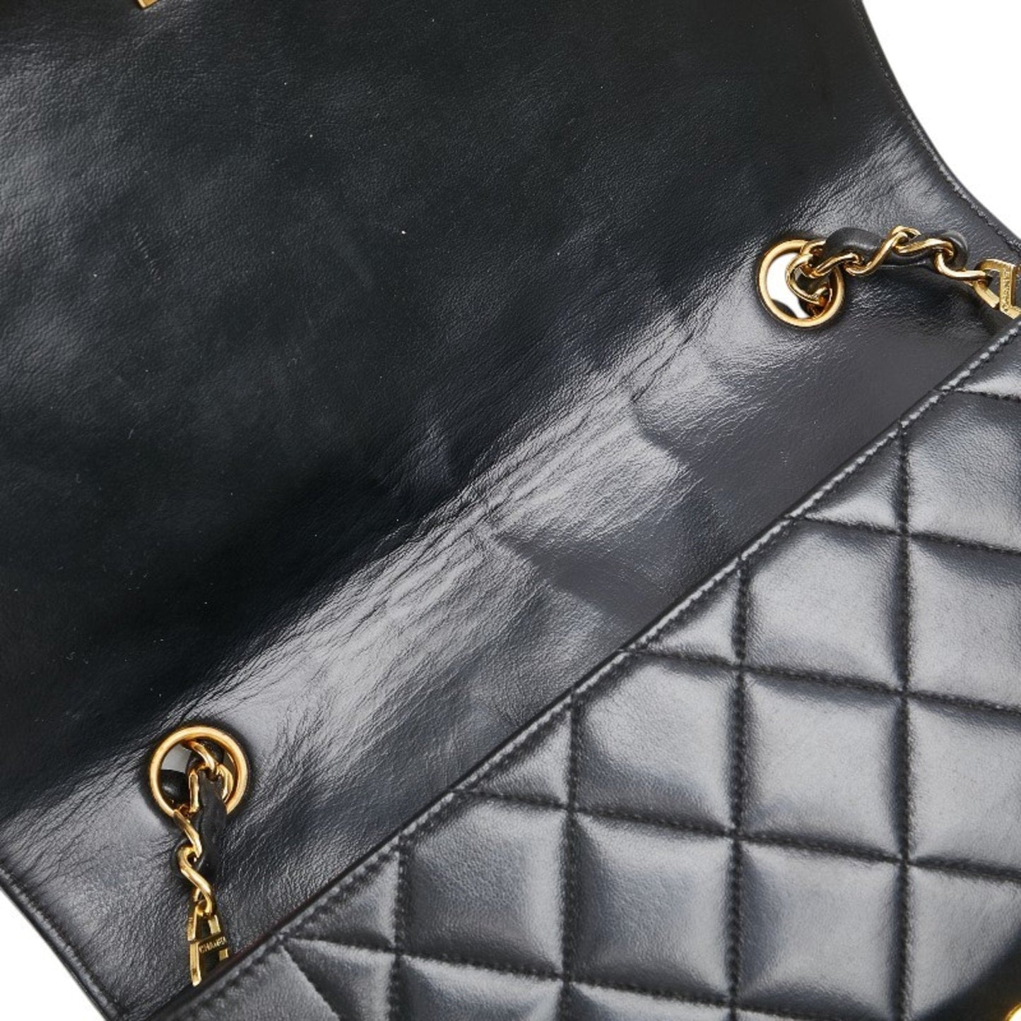 Chanel Black Leather Shoulder Bag ()
