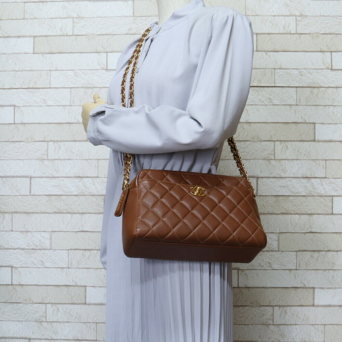 Chanel Brown Leather Shoulder Bag ()