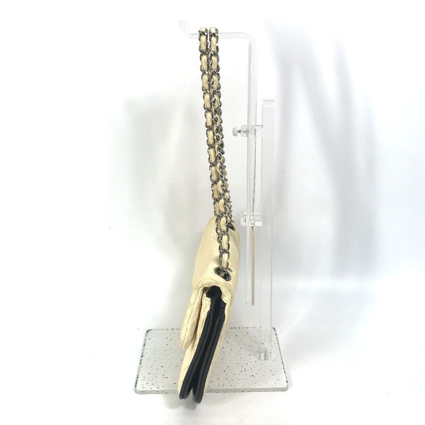 Chanel White Leather Shoulder Bag ()