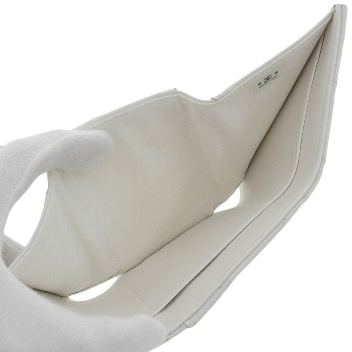 Chanel White Grained Calfskin Wallet (Tri-Fold) ()