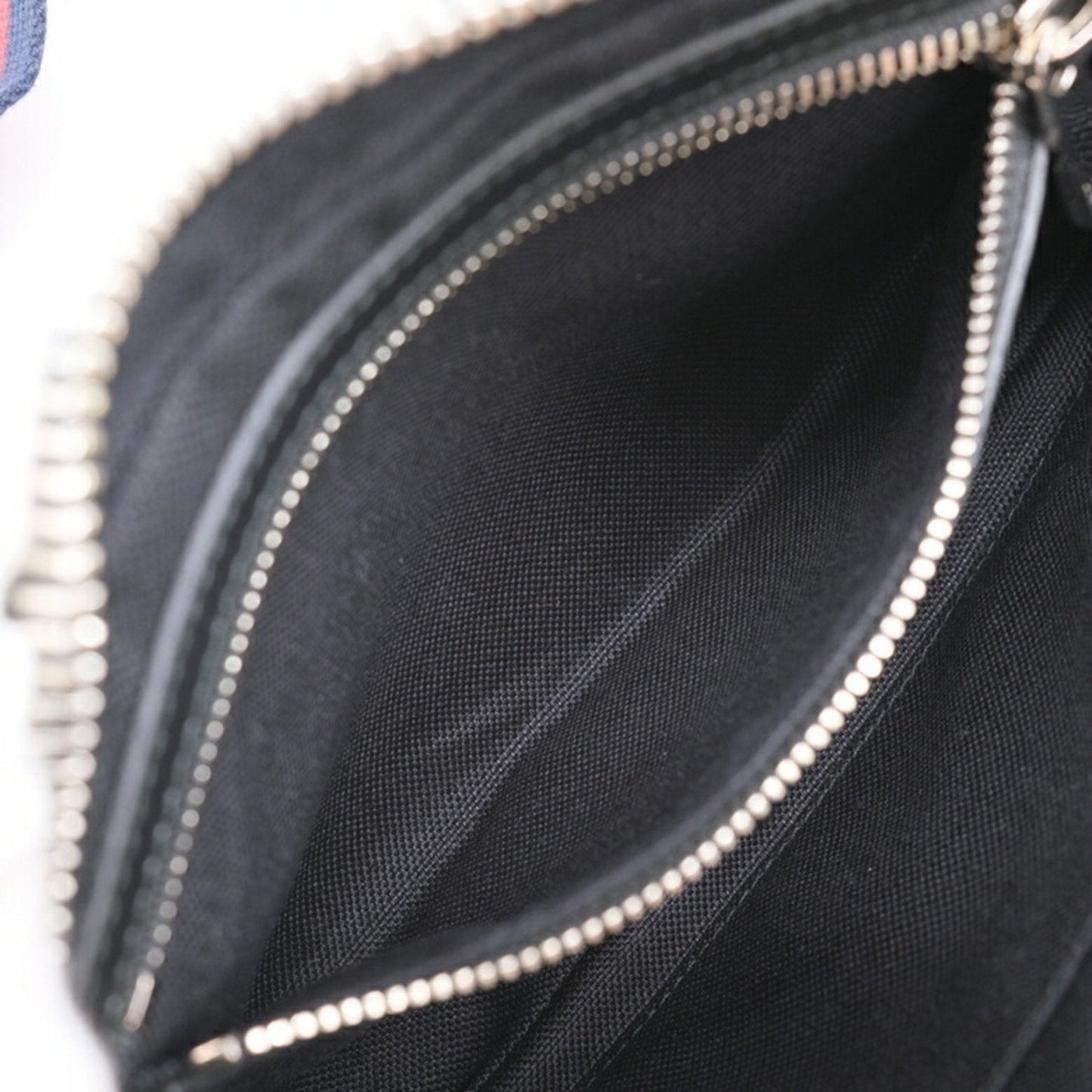 Gucci Black Gg Supreme Canvas Leather Sling Bag ()