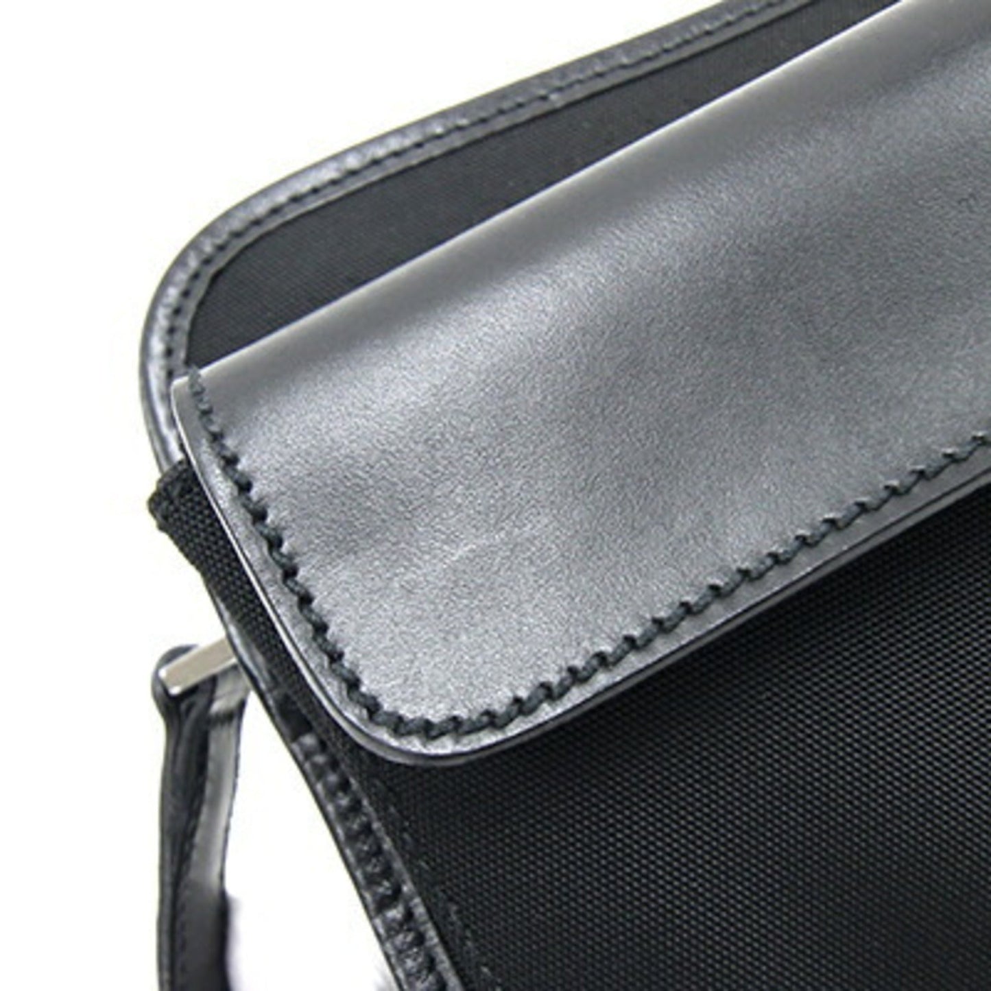 Gucci Black Nylon Canvas Leather Clutch Bag ()