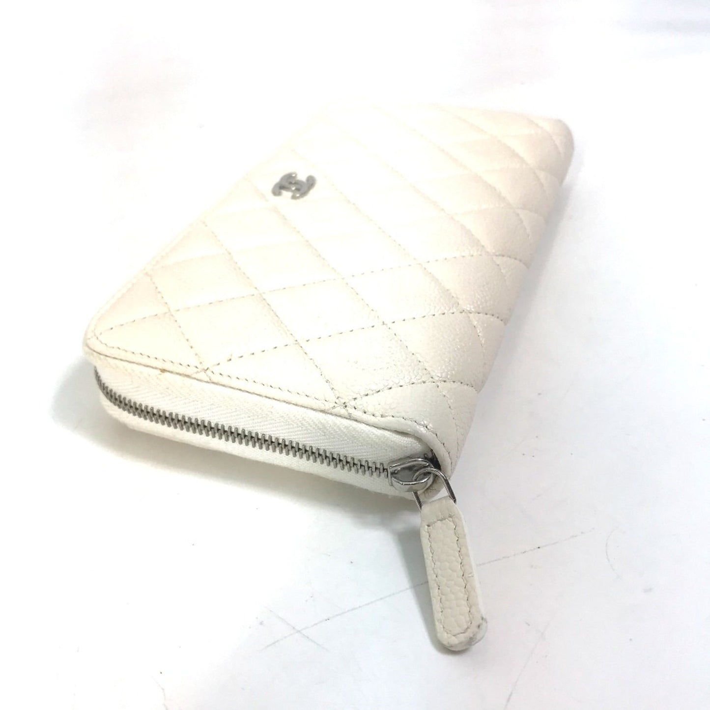 Chanel White Leather Long Wallet (Bi-Fold) ()