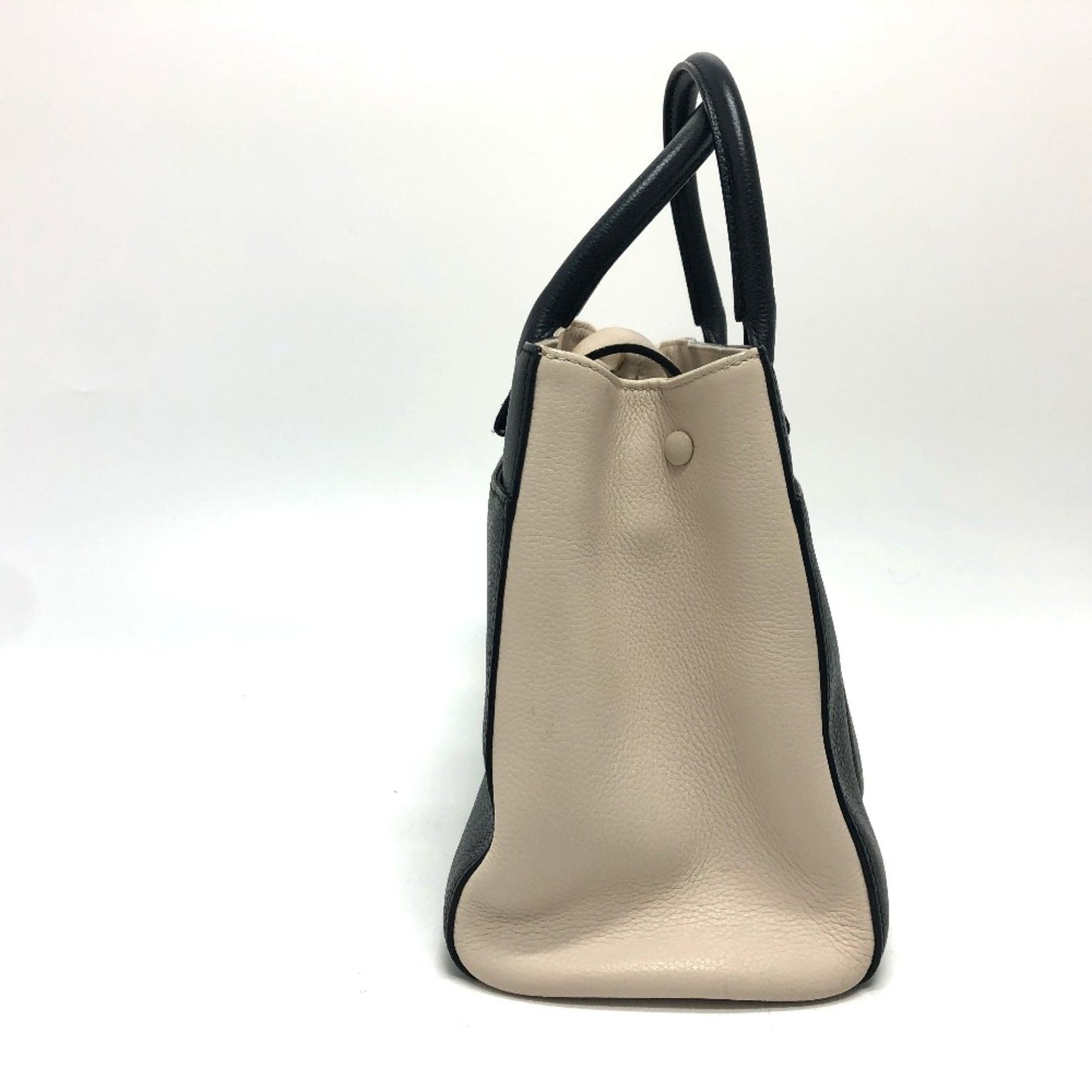 Chanel Black Leather Shoulder Bag ()