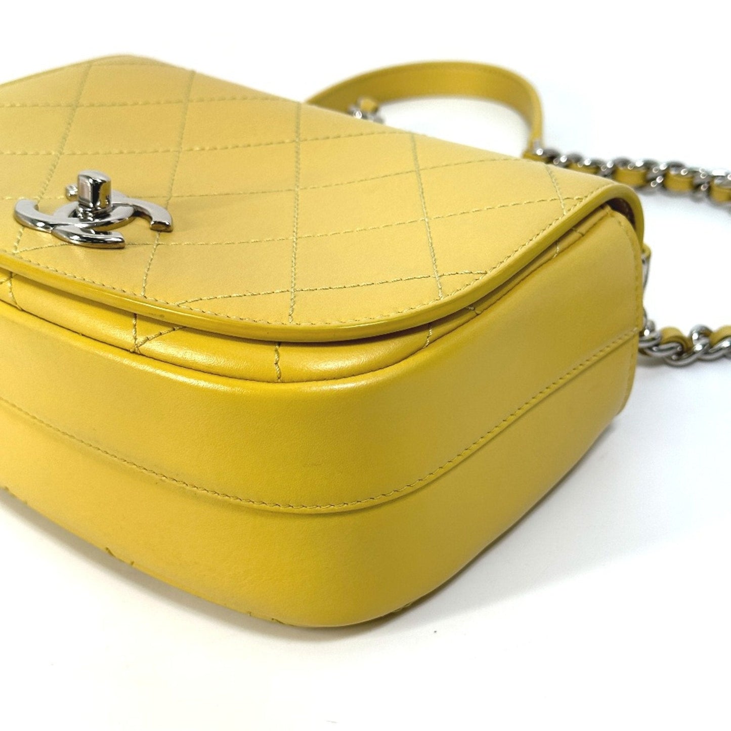 Chanel Yellow Leather Shoulder Bag ()