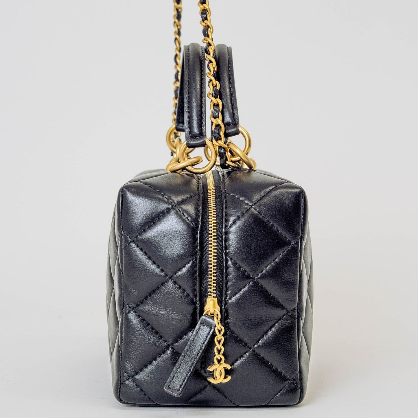 Chanel Black Leather Handbag Shoulder Bag ()