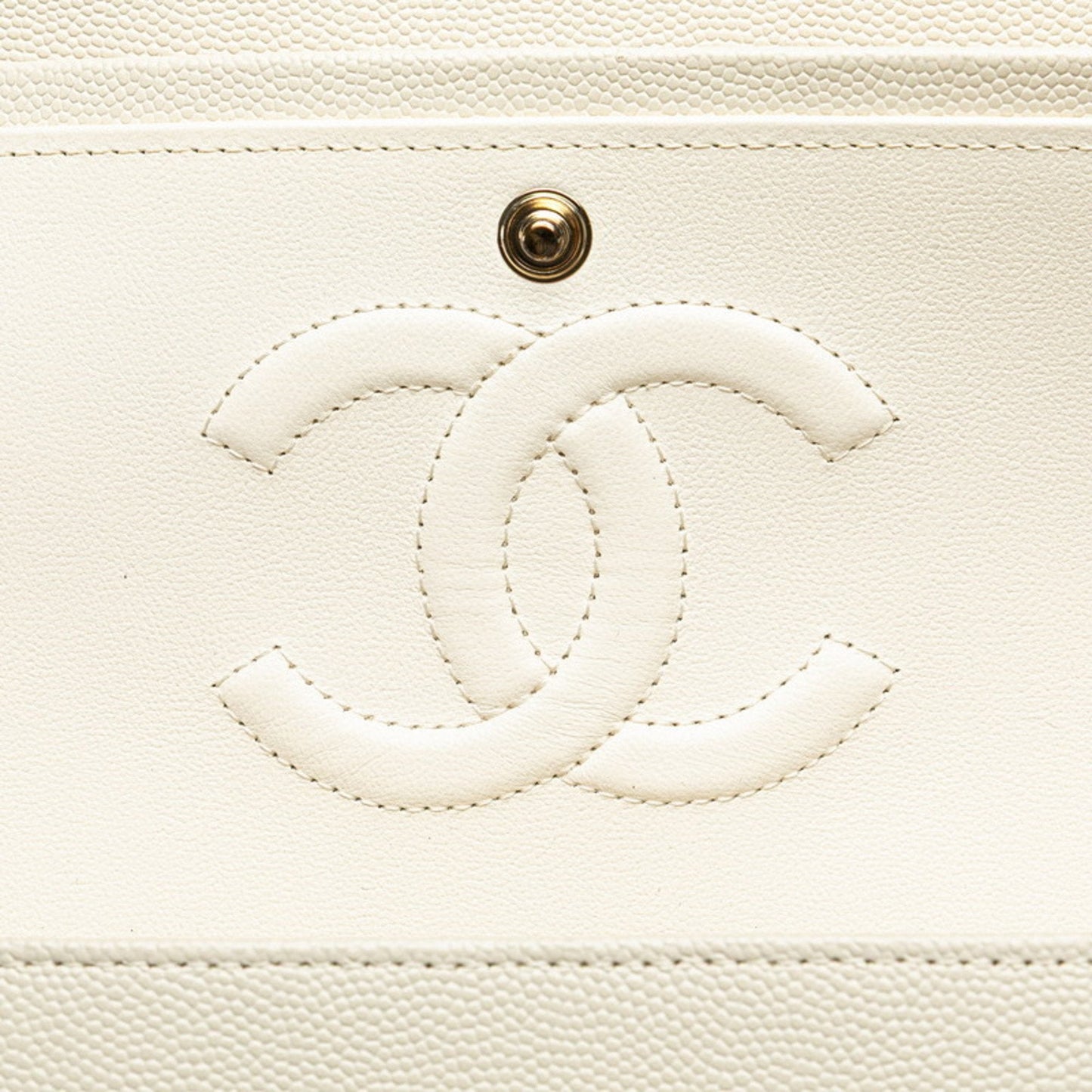 Chanel White Grained Calfskin Shoulder Bag ()