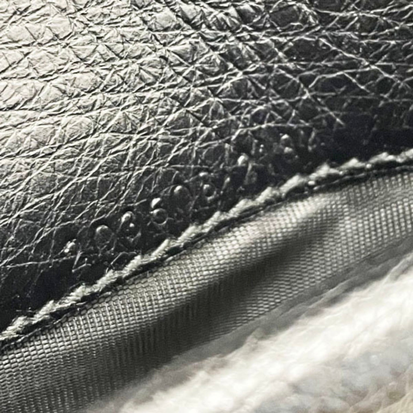 Gucci Black Leather Wallet (Bi-Fold) ()