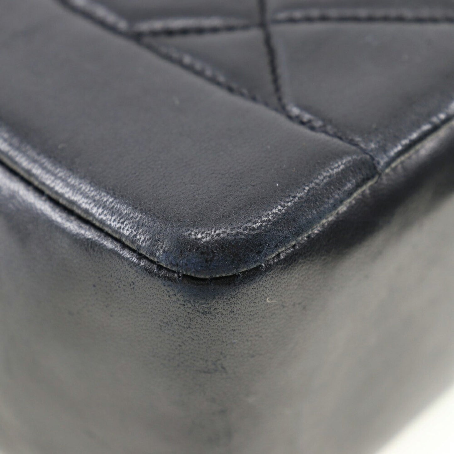 Chanel Black Leather Shoulder Bag ()