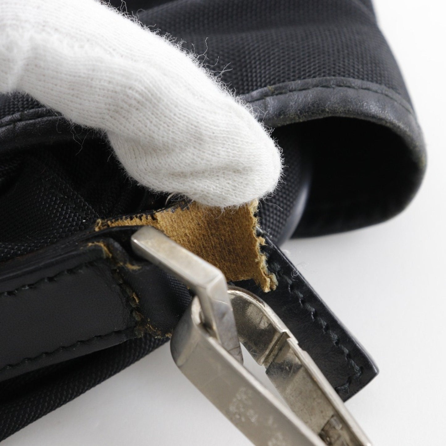 Gucci Black Nylon Canvas Shoulder Bag Sling Bag ()