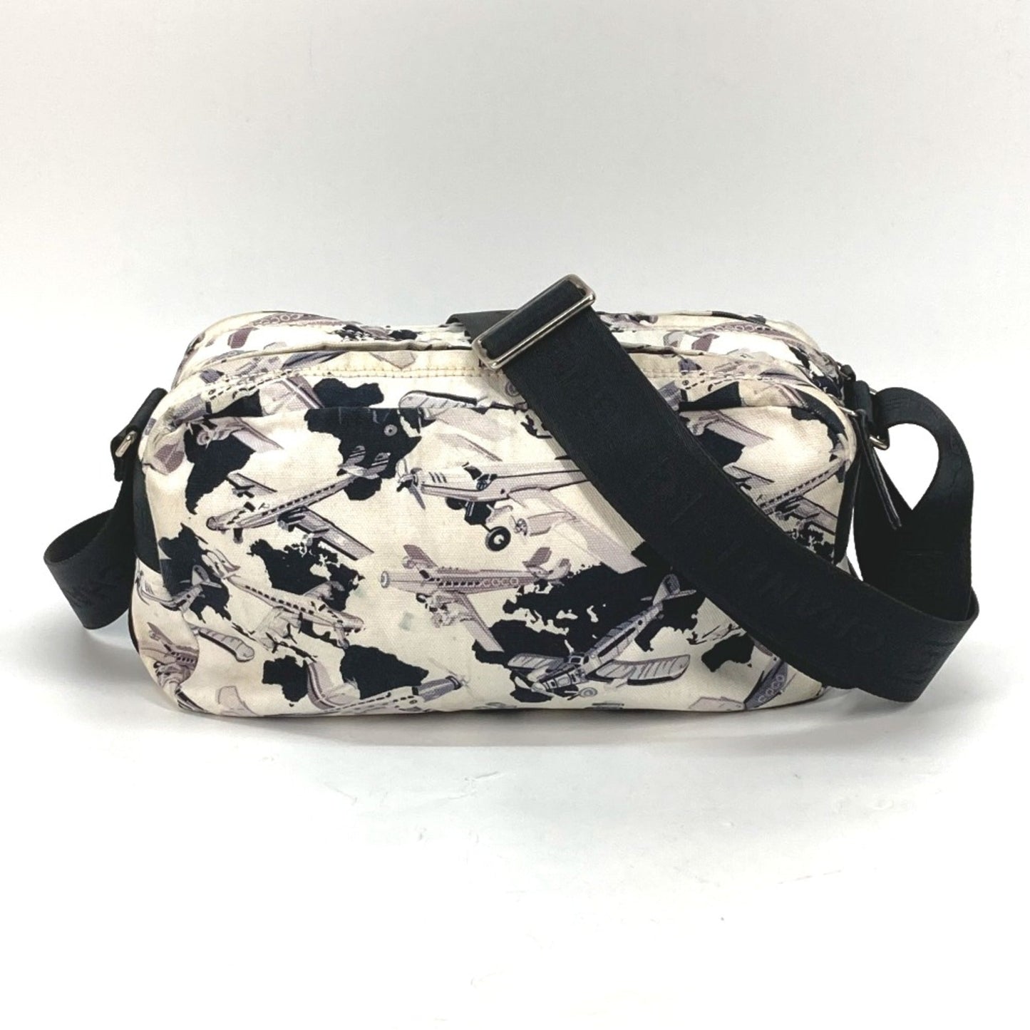 Chanel Black Cloth Shoulder Bag ()