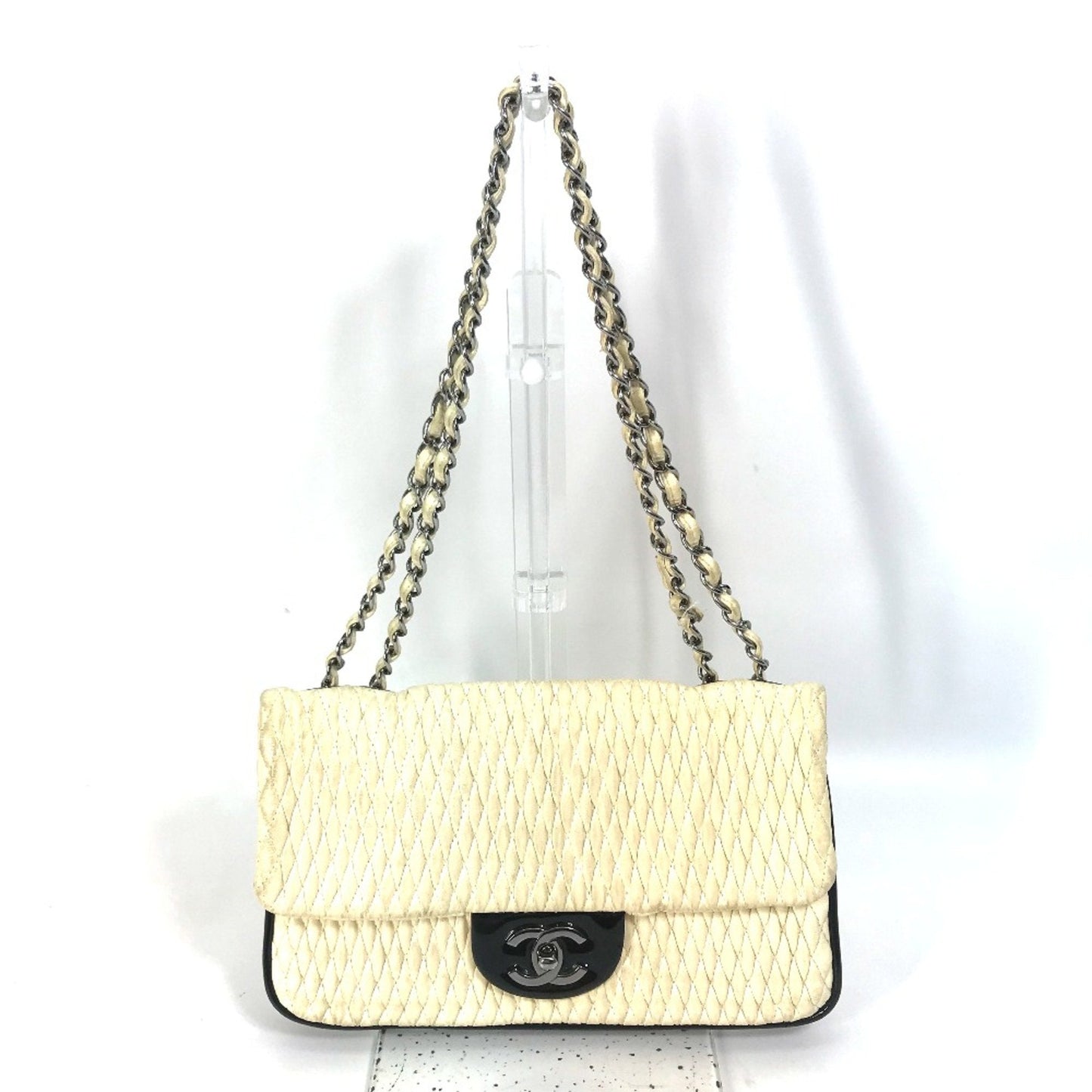 Chanel White Leather Shoulder Bag ()