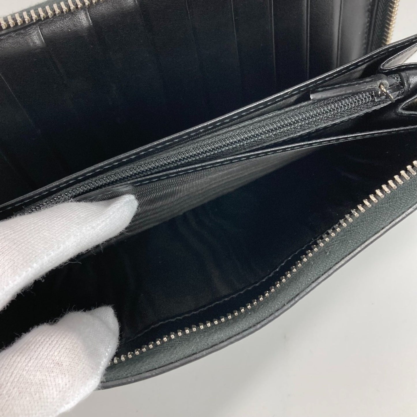 Gucci Black Leather Long Wallet (Bi-Fold) ()
