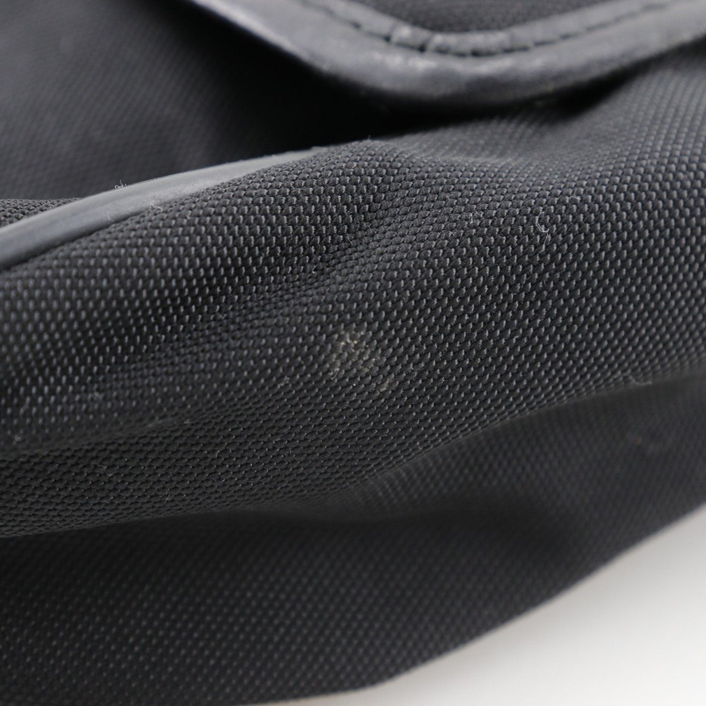 Gucci Black Nylon Canvas Shoulder Bag Sling Bag ()