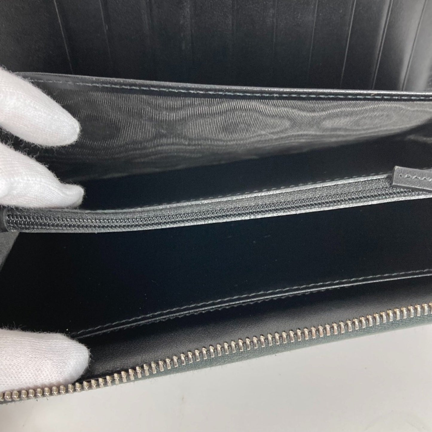 Gucci Black Leather Long Wallet (Bi-Fold) ()