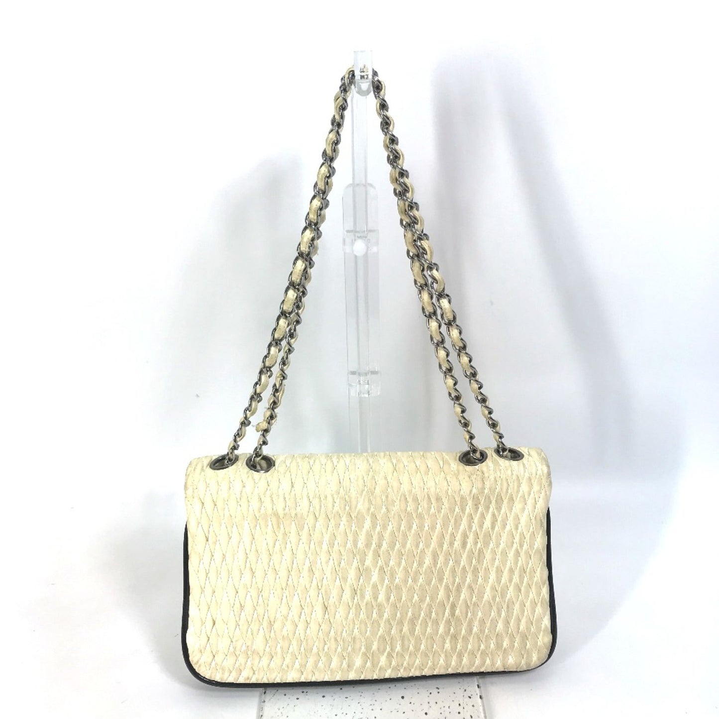 Chanel White Leather Shoulder Bag ()
