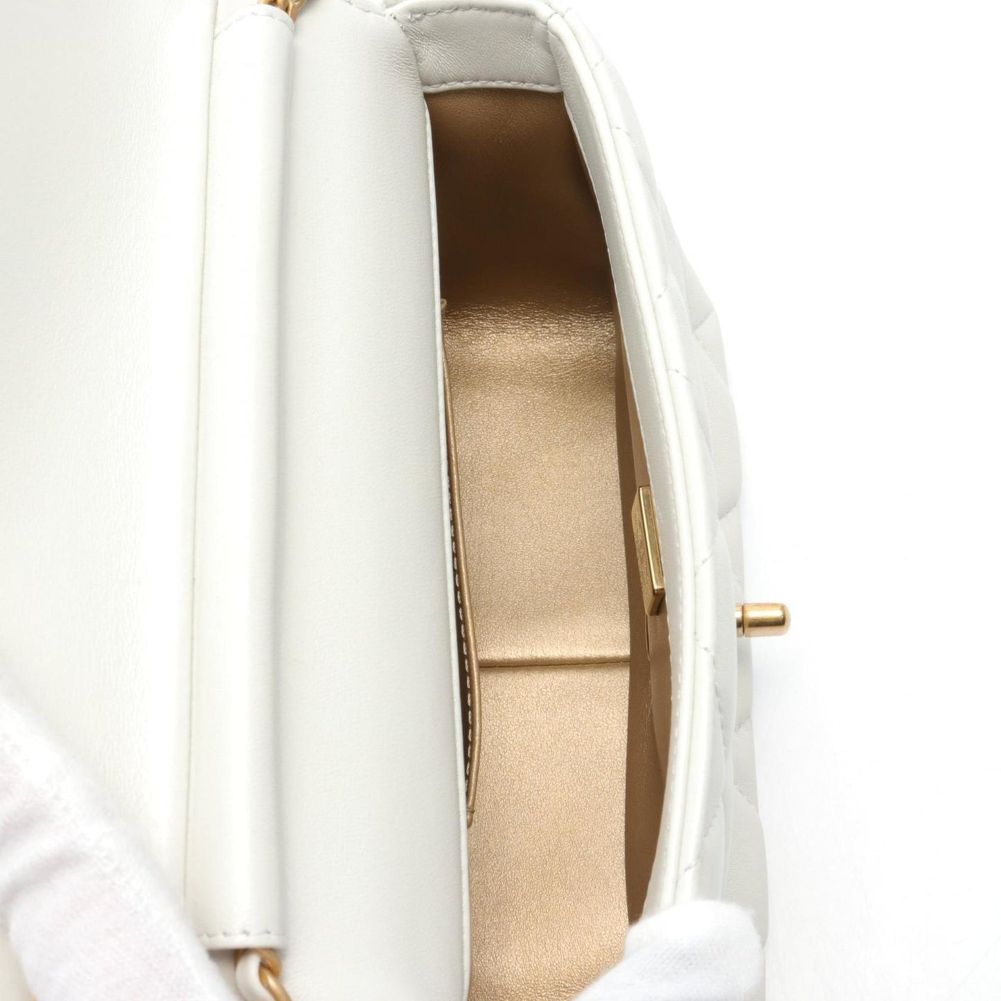 Chanel White Leather Shoulder Bag ()