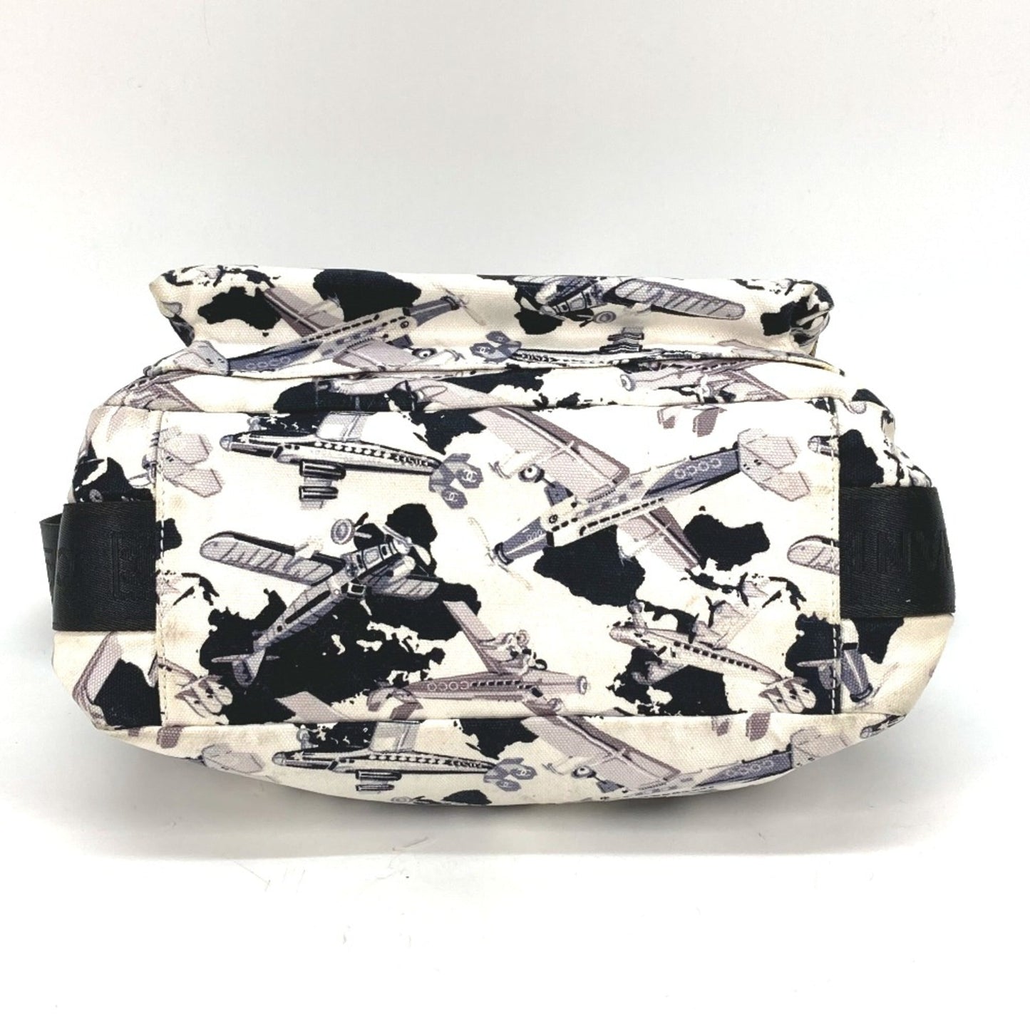 Chanel Black Cloth Shoulder Bag ()