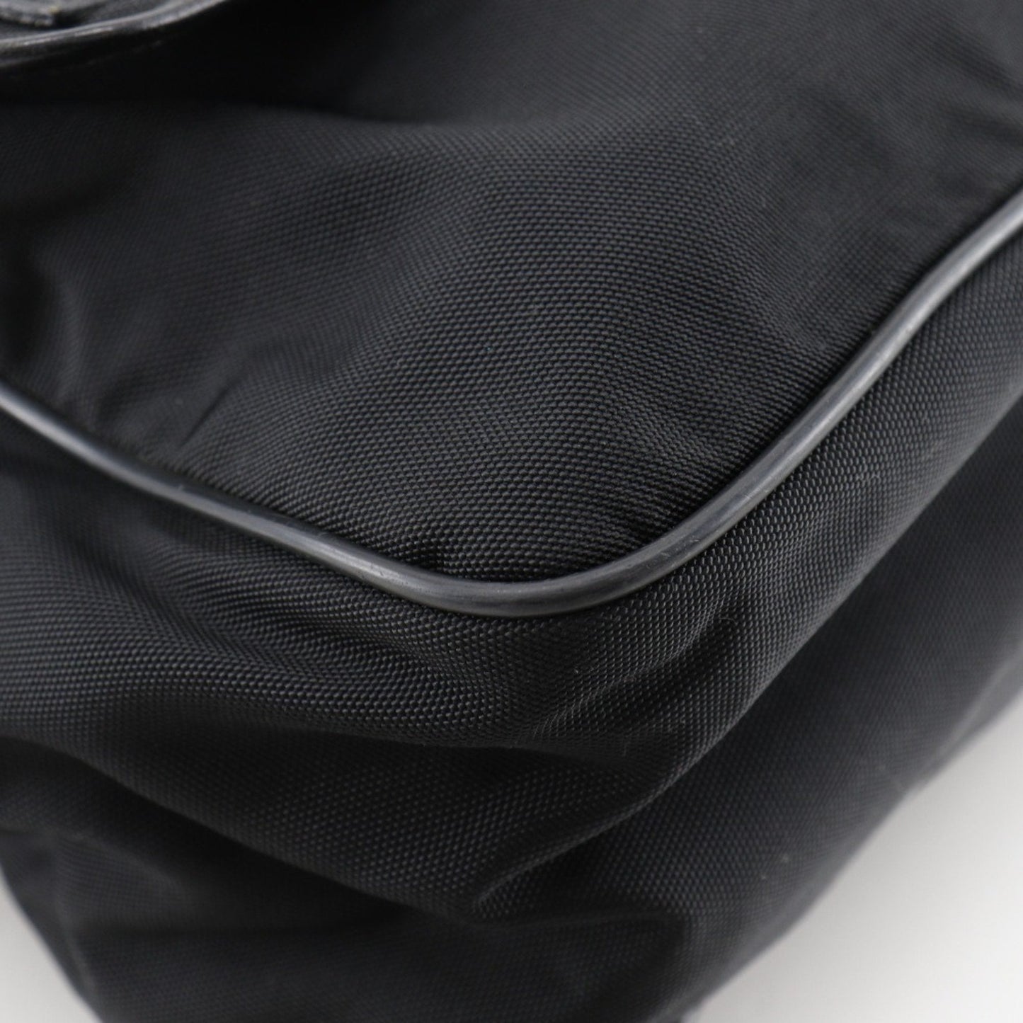 Gucci Black Nylon Canvas Shoulder Bag Sling Bag ()