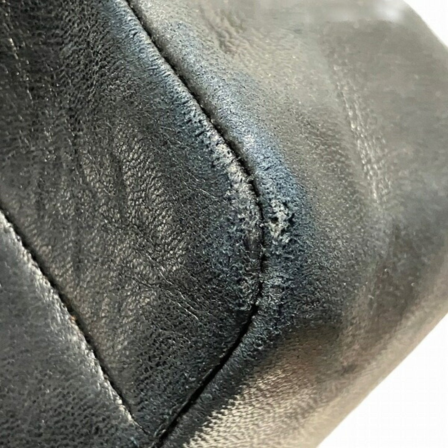 Chanel Black Leather Shoulder Bag ()