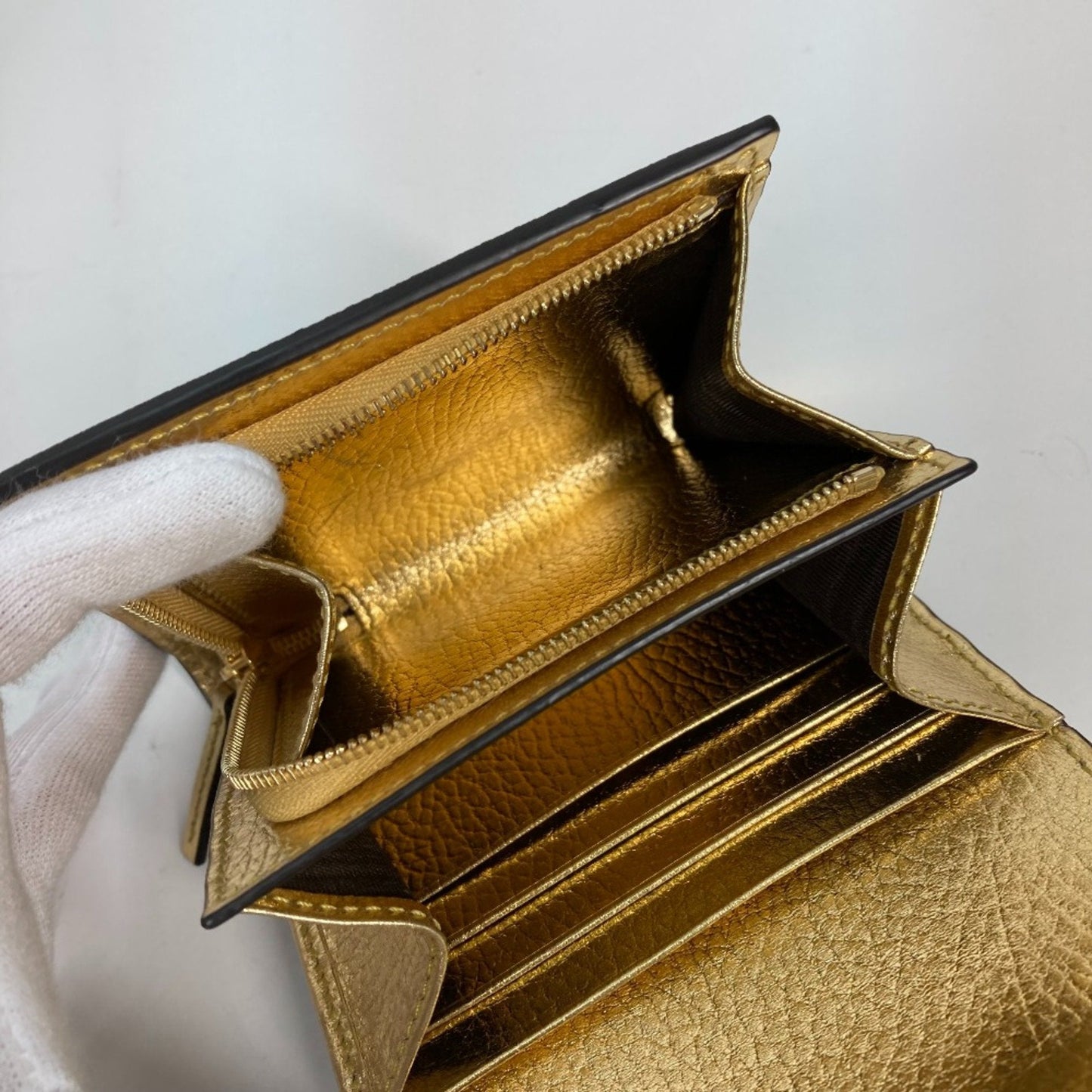 Gucci Gold Leather Wallet (Bi-Fold) ()