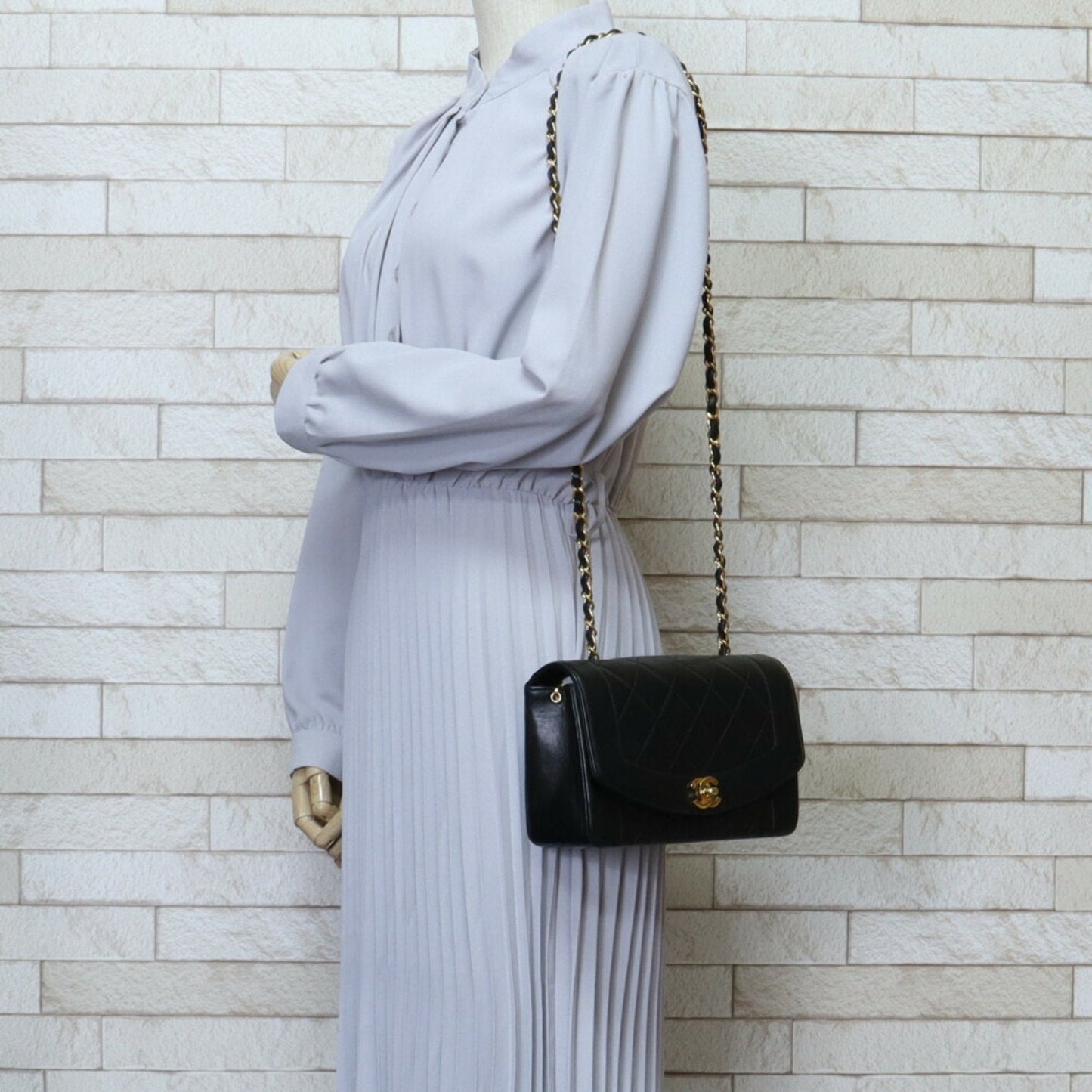 Chanel Black Suede Shoulder Bag ()