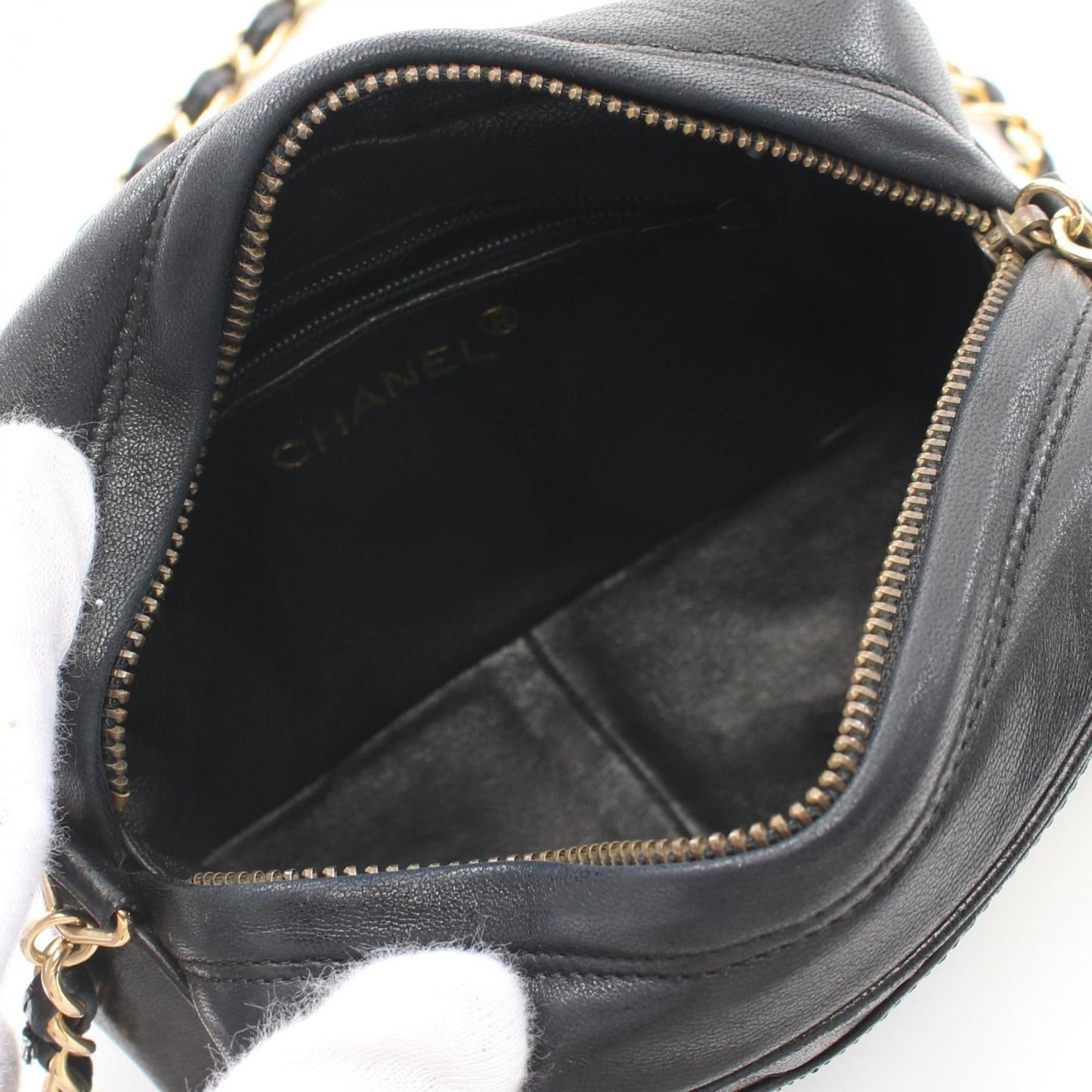 Chanel Black Leather Shoulder Bag ()