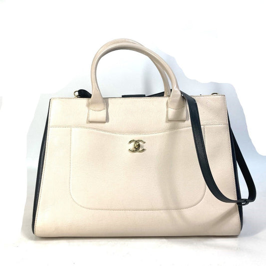 Chanel Beige Leather Handbag ()