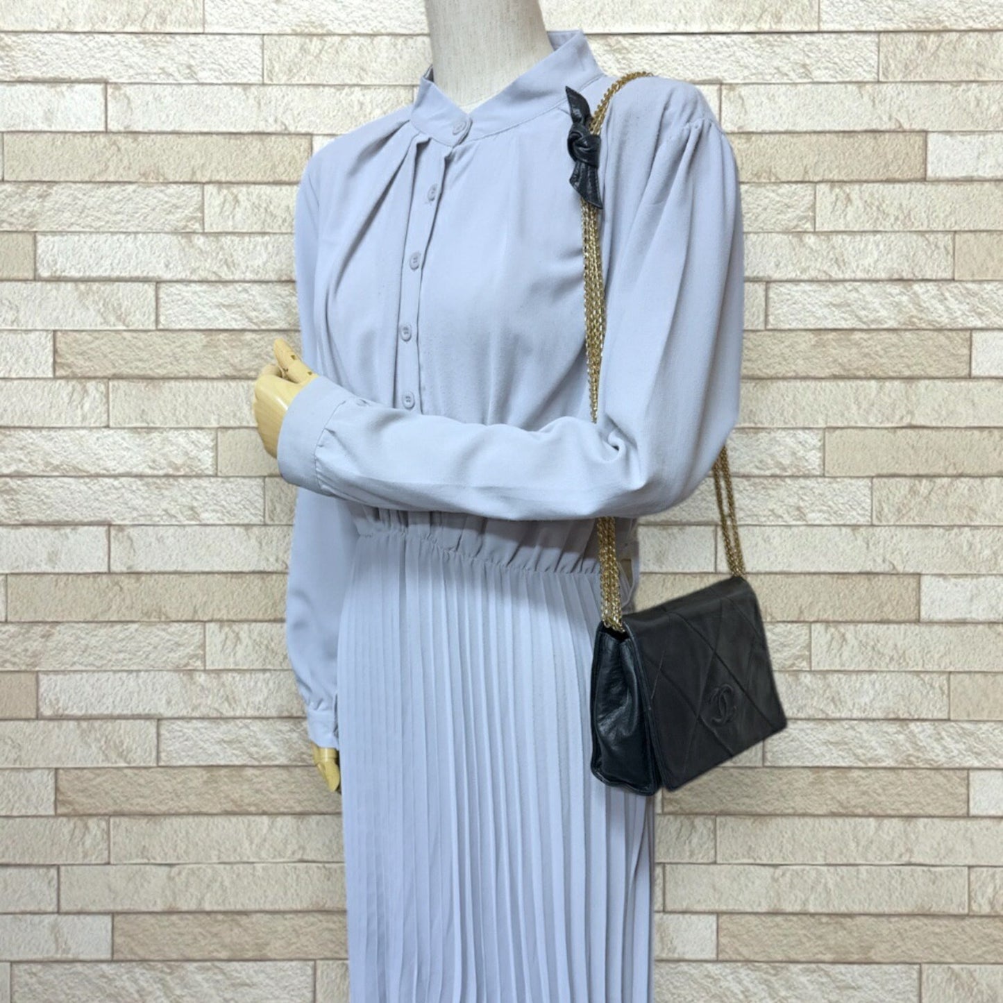 Chanel Black Leather Shoulder Bag ()