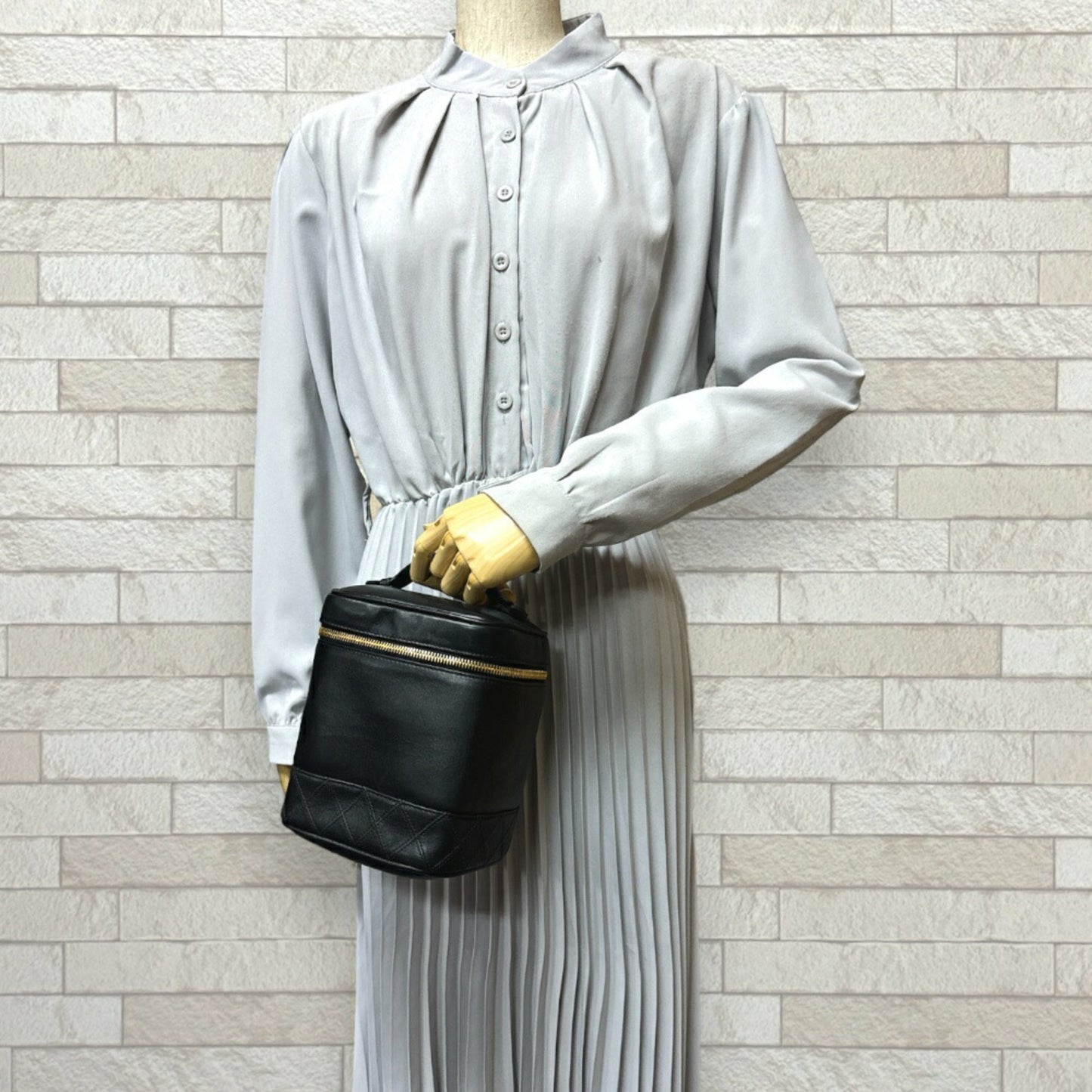 Chanel Black Leather Handbag ()